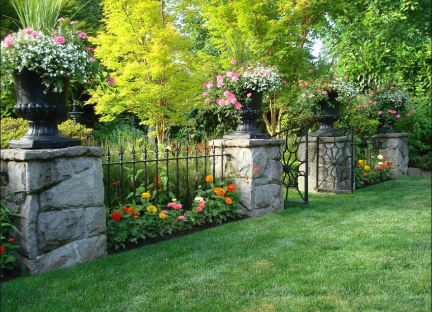 Stone and metal combination fence