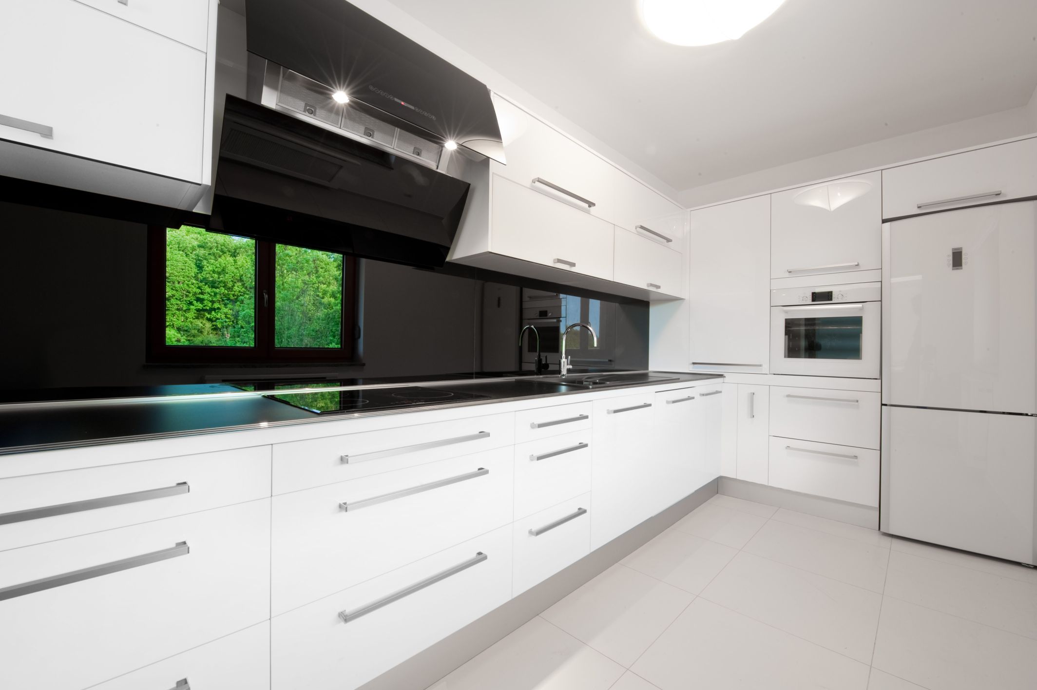 All white kitchen splashback