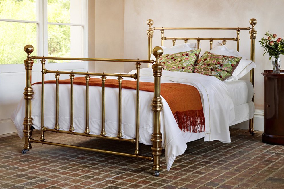 Beautiful brass bedframe