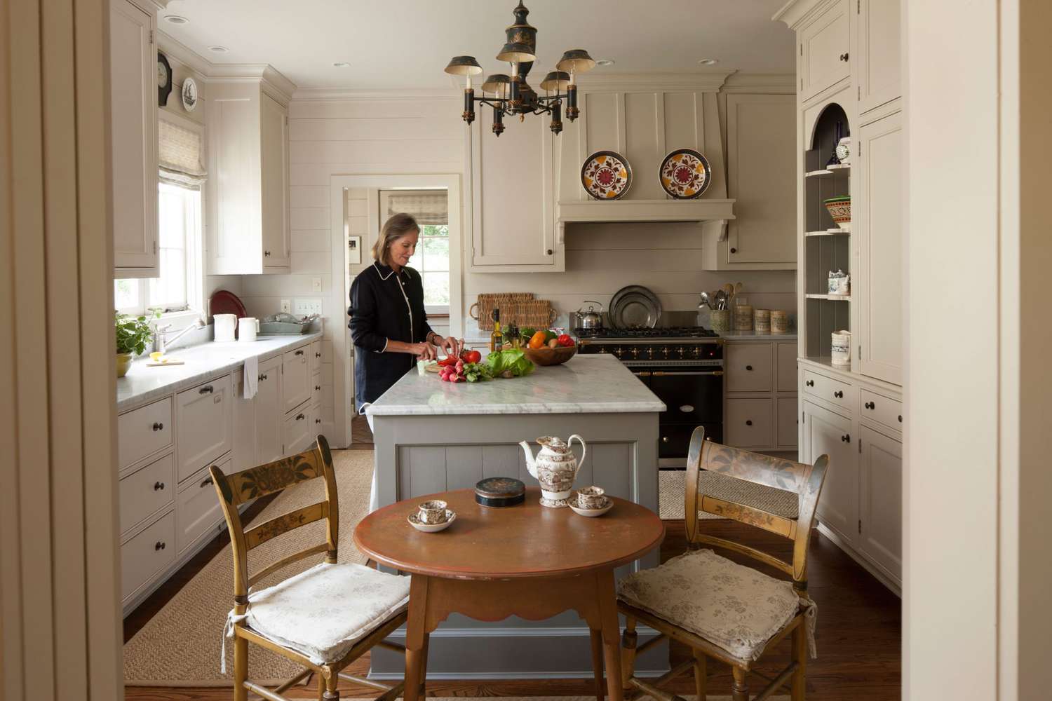 Cape Cod-style cottage - small kitchen ideas