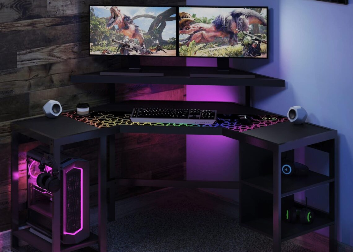 Corner desk for gaming