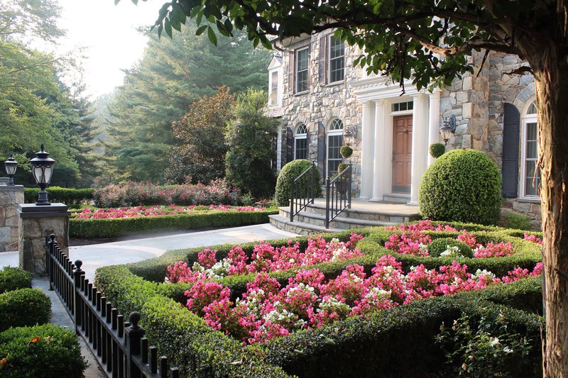 Grand Entrance front yard Landscape