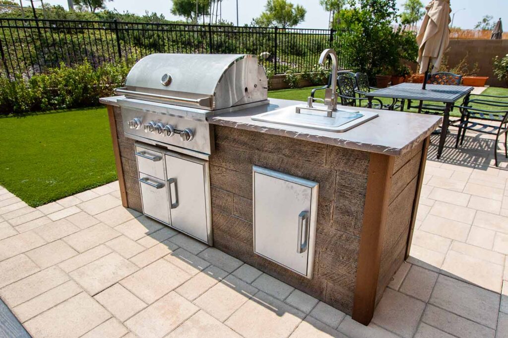 Outdoor kitchen ideas for small backyard
