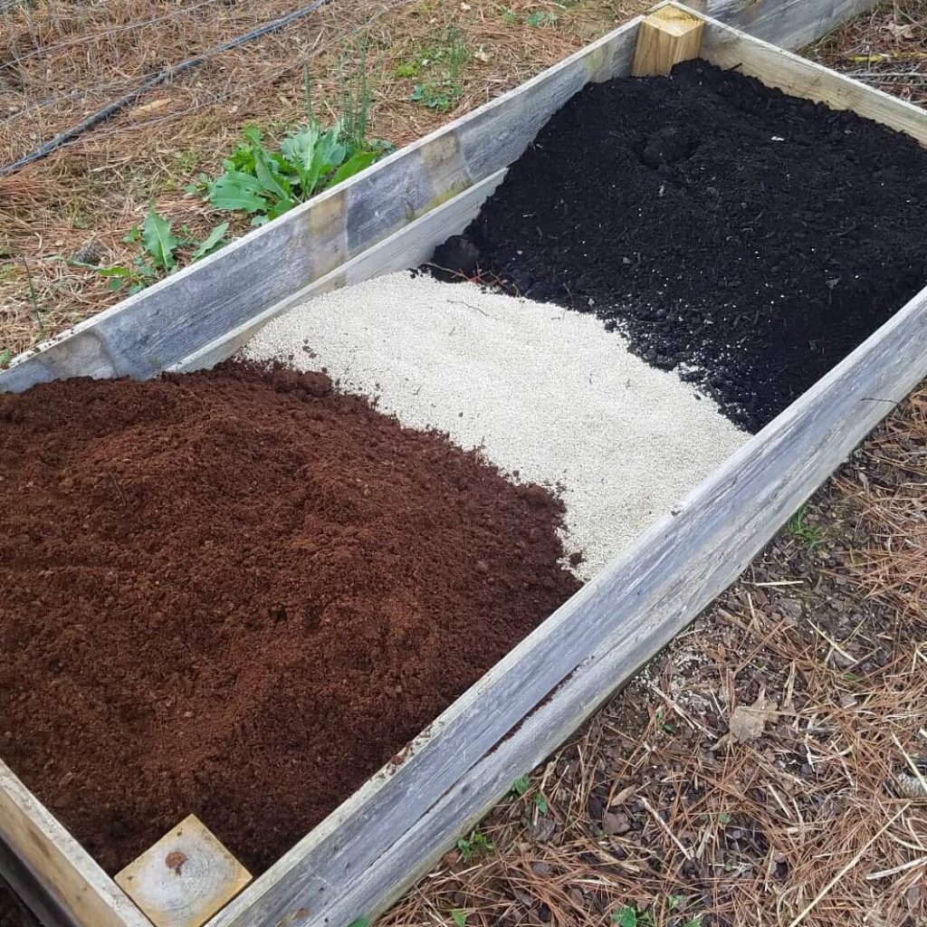 Raised garden bed soil mix