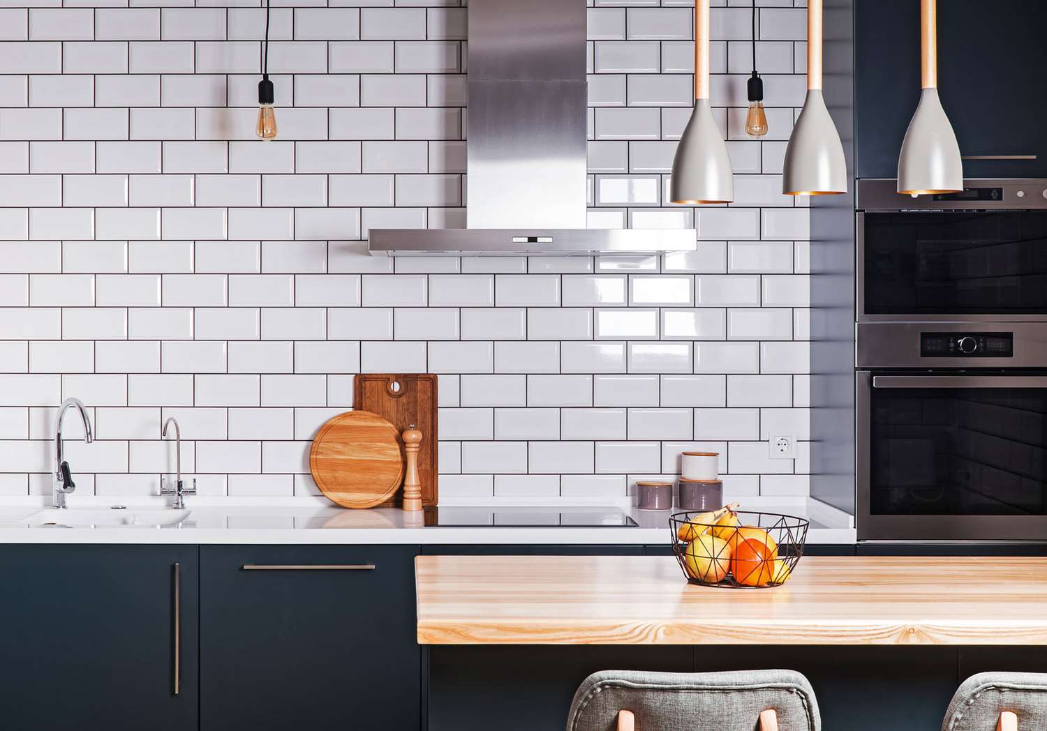 Same-colour kitchen splashback