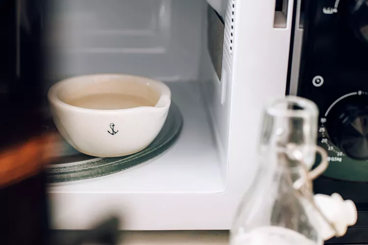 Vinegar and water solution in a bowl