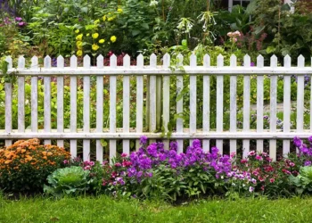 27 Beautiful Garden Fence Ideas To Add Curb Appeal To Your Garden