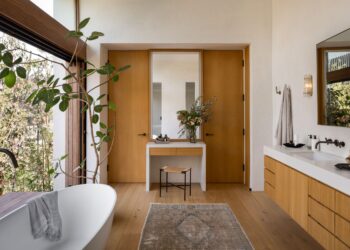 Narrow small ensuite bathroom ideas